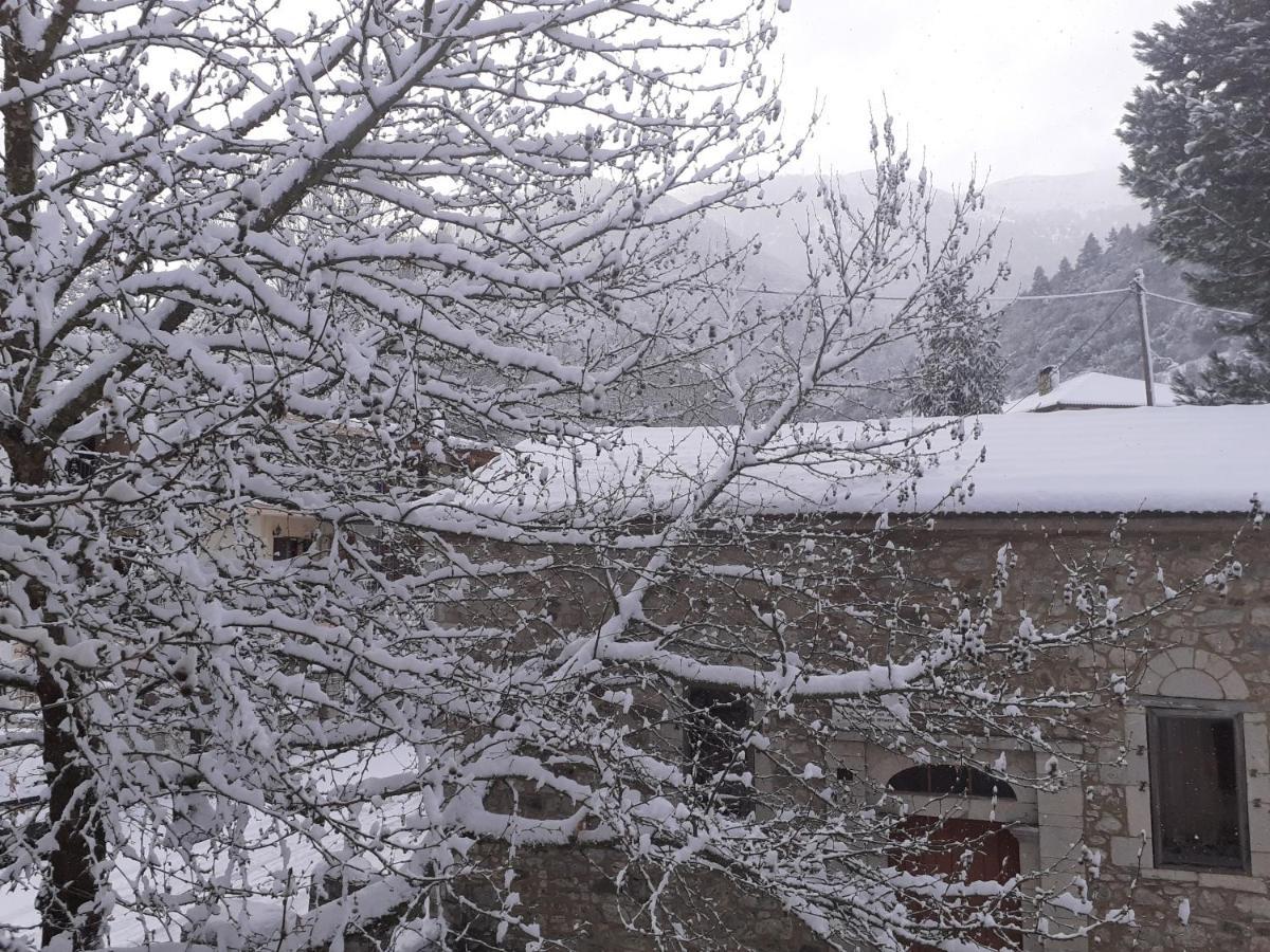 Family'S Houses Kalavryta Eksteriør billede